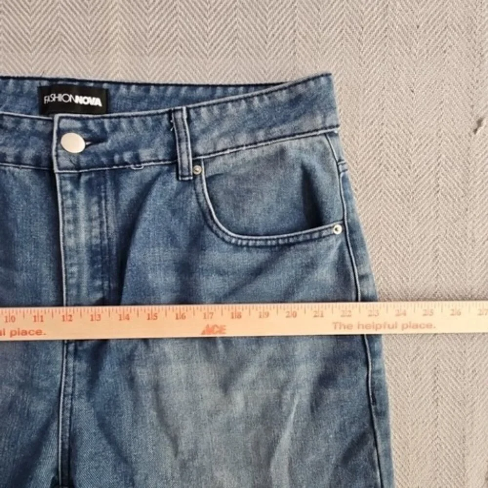 Fashion Nova Jeans Women's Size 14 (38x32) Med Wash Wide Leg Y2K Style YJDMY2K01